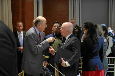 Foto | @AlvaroLeyva | LA PATRIA  Alejandro Mayorkas, secretario de Seguridad Nacional de EE.UU., y los cancilleres de Panamá y Colombia, Janaina Tewaney y Álvaro Leyva, respectivamente, se reunieron ayer en Ciudad de Panamá para tratar la crisis migratoria en América.