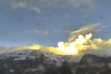 El volcán Nevado del Ruiz este jueves. 