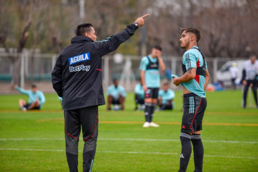 Héctor Cárdenas (izquierda), técnico, y Tomás Ángel, atacante, claves en el andamiaje de Colombia.