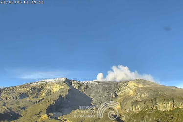 Este era el aspecto del Ruiz desde el cerro Gualí en la mañana de este miércoles.