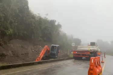 Ayer llegó parte de la tubería que instalarán en Cerro Bravo. 