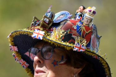 En las calles de Londres, los ciudadanos ya vibran con la coronación del rey Carlos III. 