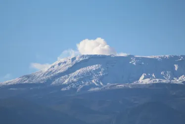 El volcán Nevado del Ruiz amaneció despejado este miércoles, 24 de mayo, se pudo observar desde Manizales. 