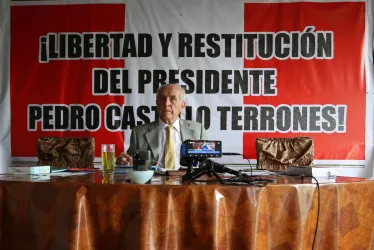 El abogado Guillermo Olivera, defensa del expresidente peruano Pedro Castillo (2021-2022), denunció el miércoles de la semana pasada en Lima que la destitución de este, tras su intento de golpe de Estado el 7 de diciembre, fue "anticonstitucional" y que hubo un "complot" estatal desde que ganó las elecciones en 2021.