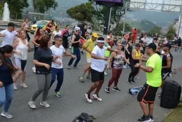 Fotos I Freddy Arango I LA PATRIA  En la ciclovía hay espacios de orientación, como las clases de baile, al frente de Fundadores. El programa lo ejecuta desde el domingo pasado Recreando.