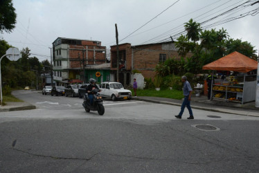 Este es el cruce que solicitan señalizar con paso peatonal 