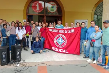 Dos plantones llevan los maestros para exigir el pago del retroactivo a docentes de Caldas. Ambas protestas las efectuaron en la Plaza de Bolívar de Manizales, frente a la Secretaría de Educación departamental.