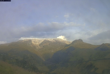 Así lucía el domingo 25 de junio el volcán Nevado del Ruiz, que retornó este martes a nivel de actividad amarillo tras permanecer 89 días en naranja.