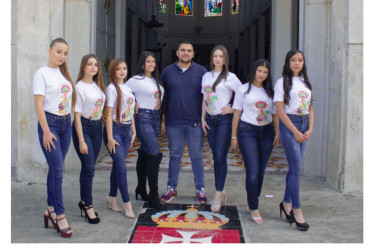 El alcalde y las candidatas.