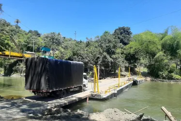 El puente El Alambrado colapsó el 12 de abril, allí murieron dos personas. 