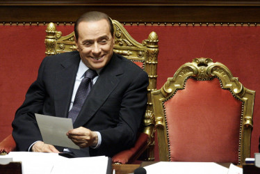 Silvio Berlusconi fue diagnosticado recientemente con leucemia. Fue primer ministro de Italia en tres ocasiones (1994-1995, 2001-2006 y 2008-2011). En la foto, una de sus últimas apariciones como jefe de Gobierno de su país en el Senado, en el 2011.