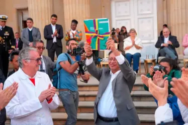 Expertos y académicos le piden al Gobierno Petro retirar del Congreso reforma a la salud