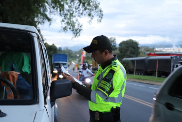 82 uniformados de la seccional de Tránsito y Transporte vigilarán las vías de Caldas.