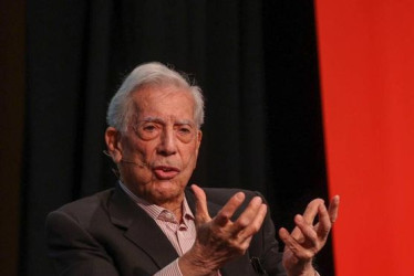 El escritor fue internado en un hospital de Madrid (España). Es la segunda vez que sufre de coronavirus.