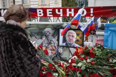 Ofrenda en homenaje a Yevgeny Prigozhin en Moscú, Rusia.