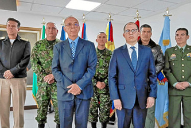 Foto | @MINDEFENSA | LA PATRIA  Iván Velásquez, ministro de Defensa, se reunió ayer con el fiscal general, Francisco Barbosa, para expresarle su apoyo y respaldo.