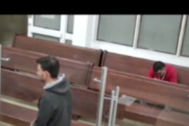 Foto| LA PATRIA  El procesado, de 36 años, se mostró intranquilo y estresado durante la diligencia. Caminaba de lado a lado mientras el fiscal explicaba por qué debían encerrarlo.