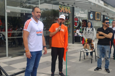 El precandidato Carlos Alberto Arias, del GSC Manizales somos todos, dio una rueda de prensa este sábado frente a su sede de campaña para anunciar medidas ante la decisión de la registraduría.