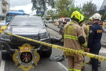 Este es el accidente de tránsito entre la motocicleta y la camioneta.