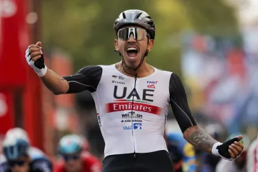 El colombiano Juan Sebastian Molano del UAE Team Emirates se impone venccedor de la 12ª etapa de la Vuelta Ciclista a España 2023, que se disputa este jueves entre Ólvega y Zaragoza, de 151 km de recorrido.