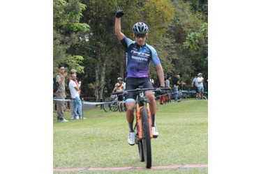 Jhónatan Botero, ganador en Open de la Válida de MTB