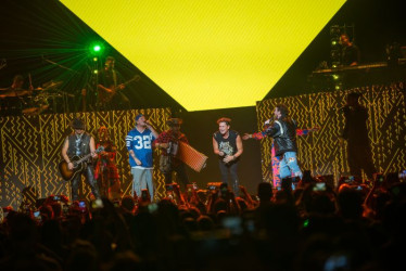 Piso 21 en su homenaje a Carlos Vives en Bogotá. 