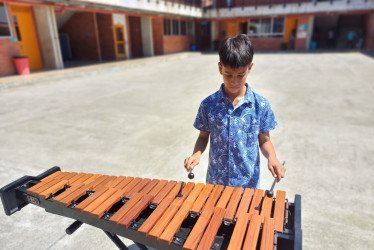 Sebastián Bohórquez con la marimba, instrumento que interpreta desde los seis años.