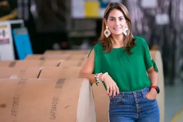 Estefanía Colmenares, de 39 años, es comunicadora social de la Pontificia Universidad Javeriana de Bogotá, y tiene una maestría en Periodismo de las universidades de Barcelona y Columbia.