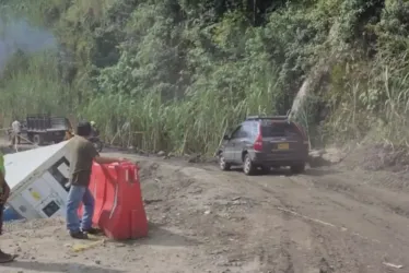 En el sector de Palmasola se está reparando la pérdida de la banca. 