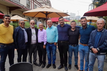 Varios líderes políticos y comunitarios de municipios de Caldas se reunieron para hablar de temas de empalme en la Gobernación, que asumirá Henry Gutiérrez.