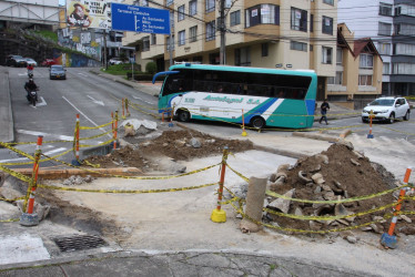 Repararon hundimiento en la vía cerca del puente Vizcaya