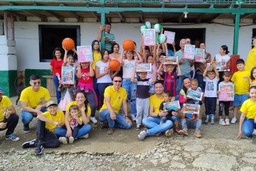 La alegría se manifiesta en la algarabía.