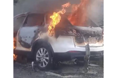 El incendio ocurrió en la vía Pácora - Castilla. El camión de bomberos no pudo extinguir el fuego por unas fallas que presentó.