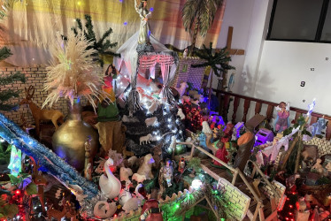 El pesebre es el centro de toda la decoración.