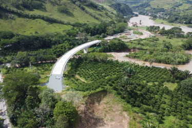 Hace 15 días se habilitó el paso por el nuevo puente en el sector de El Palo y la intersección Supía.