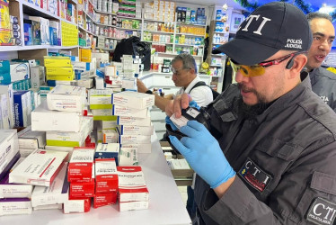 Operativo conjunto entre el Ejército y la Fiscalía para desmantelar cadena ilegal de fabricación, distribución y comercialización de medicamentos adulterados.