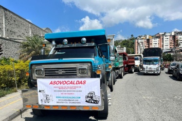 Volqueteros de la PTAR Los Cámbulos protestan por el no pago de sus salarios 