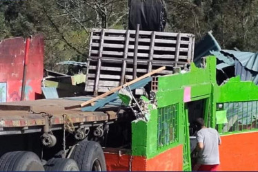 El accidente de tránsito ocurrió en el sector de Las Margaritas. Hubo cuatro lesionados.