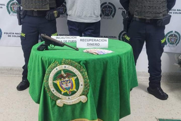 Al delincuente le incautaron el dinero y el arma usada para cometer el hurto.