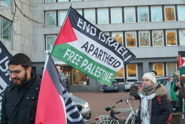 Foto | EFE | LA PATRIA  Protestas durante la primera audiencia ante la Corte Internacional de Justicia (CIJ) para escuchar la necesidad de medidas cautelares contra Israel, acusada de genocidio en Gaza.