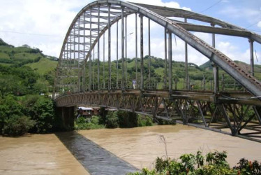 Piden revisar el puente Foto| LA PATRIA