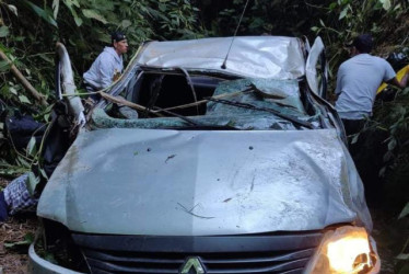 Accidente en el sector de la Vuelta de la Marrana, en vía Neira-Aranzazu, que cobró la vida de dos personas.