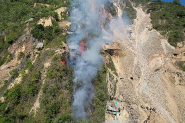  Incendio forestal en el sector de La Plaza en Marmato. 