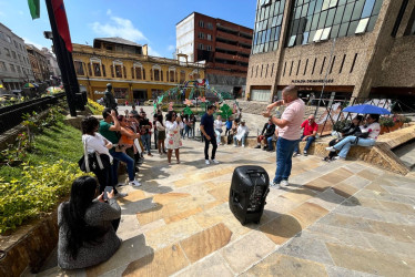 Protesta de docentes en la Plazoleta de la Alcaldía de Manizales.