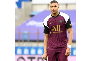 Kylian Mbappé con la camiseta del PSG