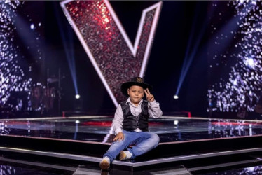 Juan Pablo Martínez en el diamante de La Voz Kids.