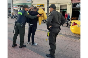 La Policía intervino este jueves la cuadra de la carrera 23 entre las calles 30 y 31, en la que varios comerciantes han denunciado inseguridad.