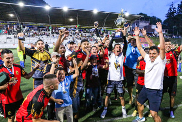 La Salsoteta La Ponceña celebró este domingo su nuevo título en el torneo de Reyes Magos en Aranjuez.