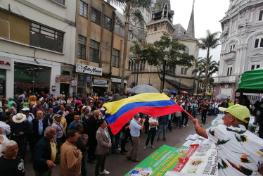 Plantón en la carrera 23 de Manizales, al frente del Palacio de Justicia, para exigir el nombramiento de la nueva fiscal General de la Nación.