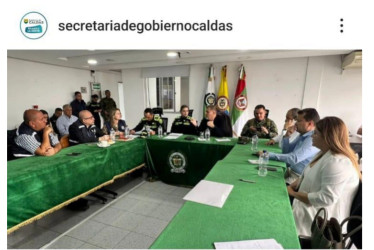 Los denunciantes aseguran que en el registro fotográfico de la reunión, no aparece Luis Carlos Velásquez.